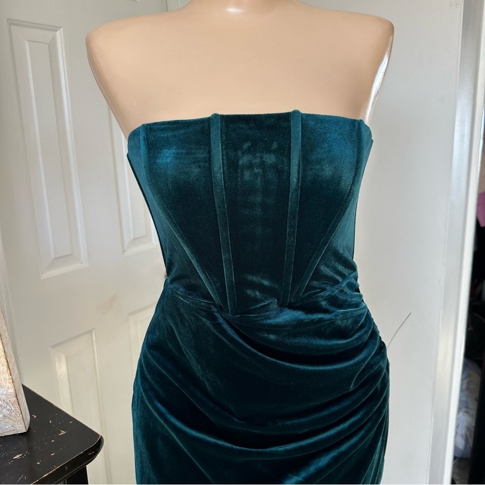 LULU’S GLAMOROUS CELEBRATIONS VELVET STRAPLESS TULIP DRESS - Picture 8 of 14